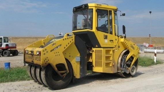 Виброкаток грунтовый BOMAG BW 174 AP-4
