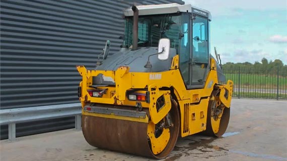 Виброкаток грунтовый HAMM DW 65 VV