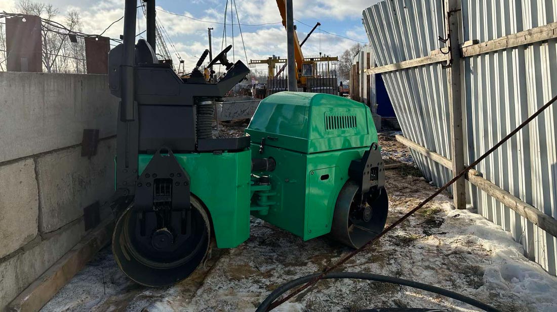 Аренда тандемного катка Terex 1200 для уплотнения песка и щебня при строительстве метро в Минске