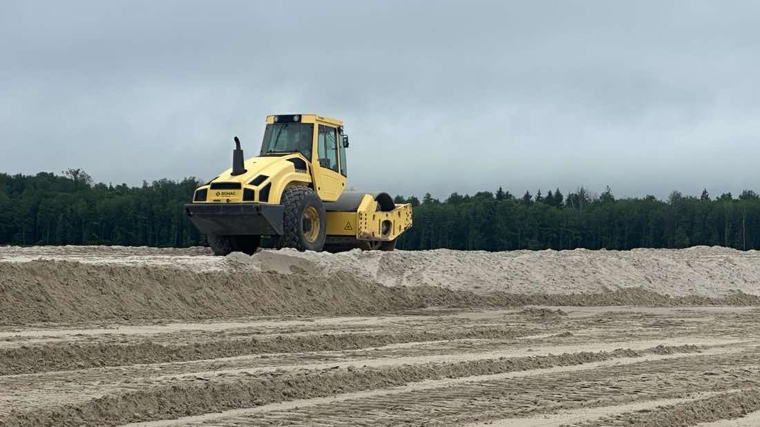 Аренда виброкатков грунтовых Bomag для строительства горнообогатительного комбината в Любань