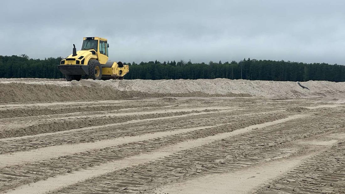 Аренда виброкатков грунтовых Bomag для строительства горнообогатительного комбината в Любань